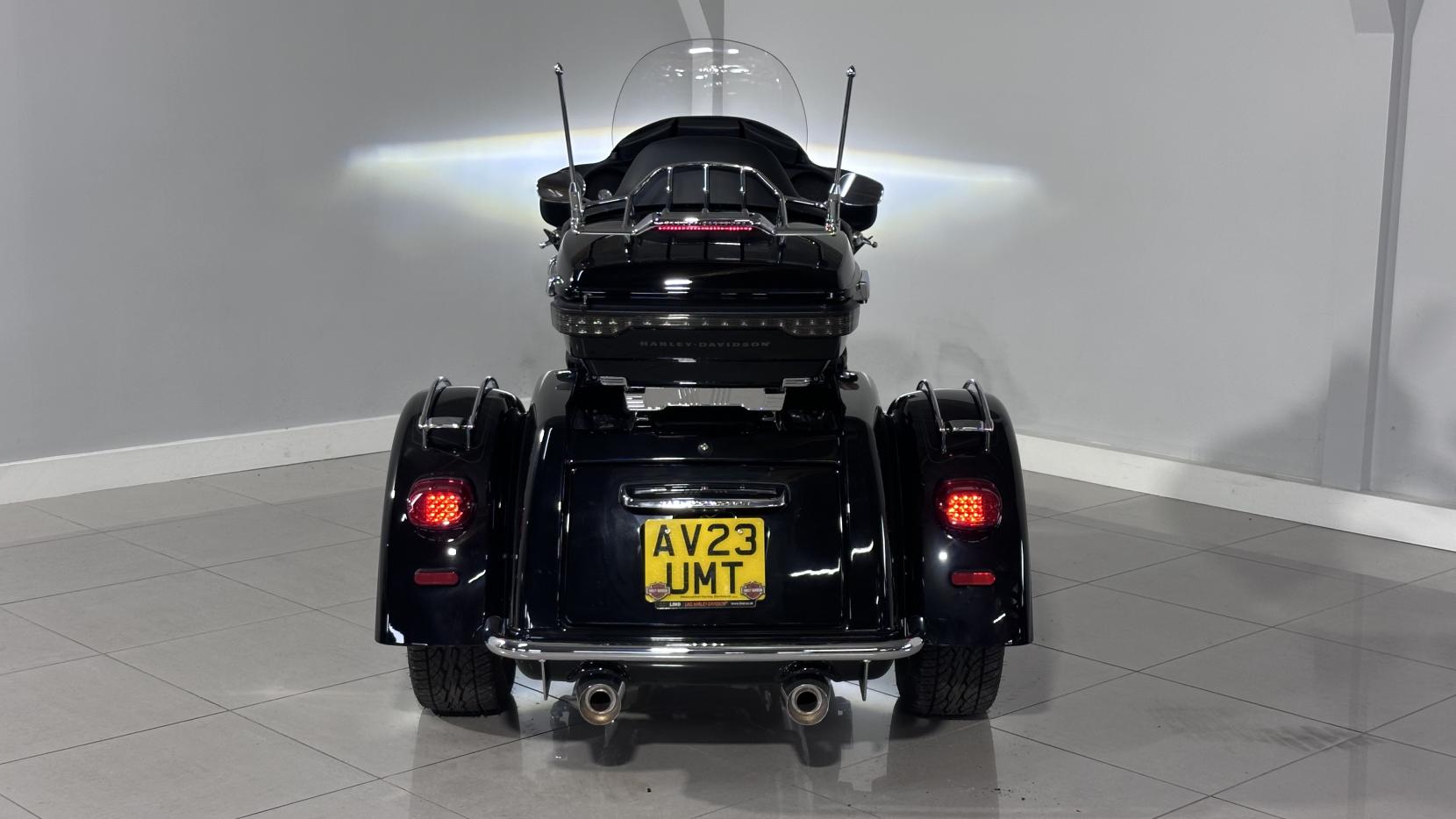 Harley-Davidson Trike 1868 FLHTCUTG Tri Glide Ultra Three Wheeler Petrol Manual Euro 5 (88 ps)