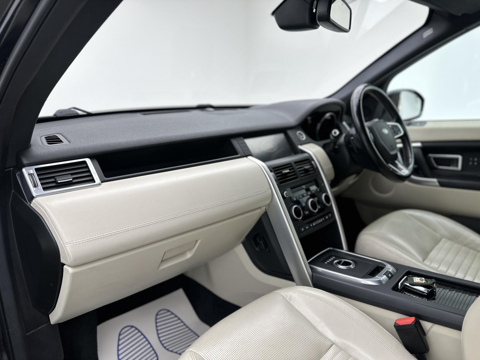 Land Rover Discovery Sport 2.0 TD4 HSE Luxury SUV 5dr Diesel Auto 4WD Euro 6 (s/s) (180 ps)