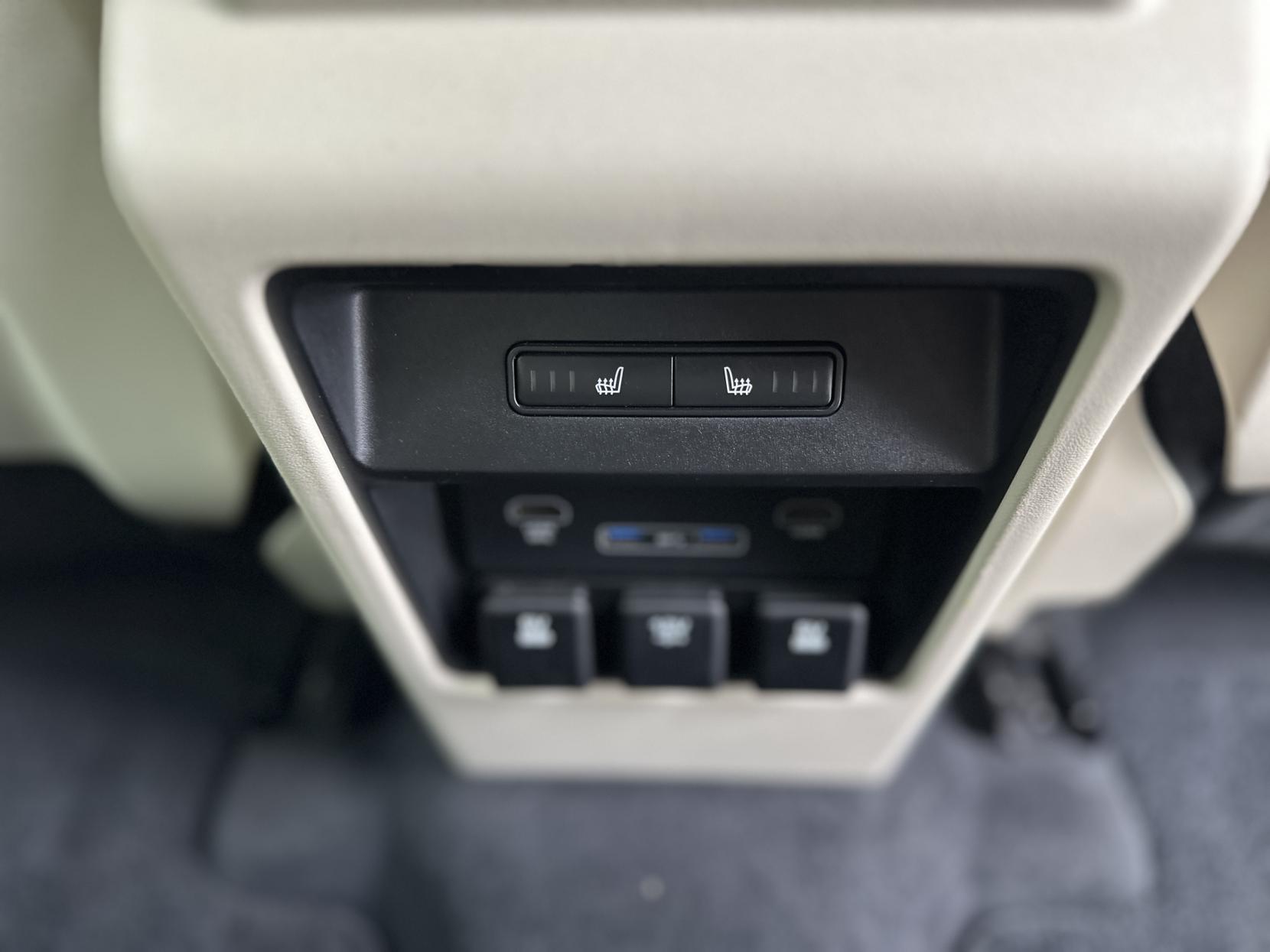 Land Rover Discovery Sport 2.0 TD4 HSE Luxury SUV 5dr Diesel Auto 4WD Euro 6 (s/s) (180 ps)