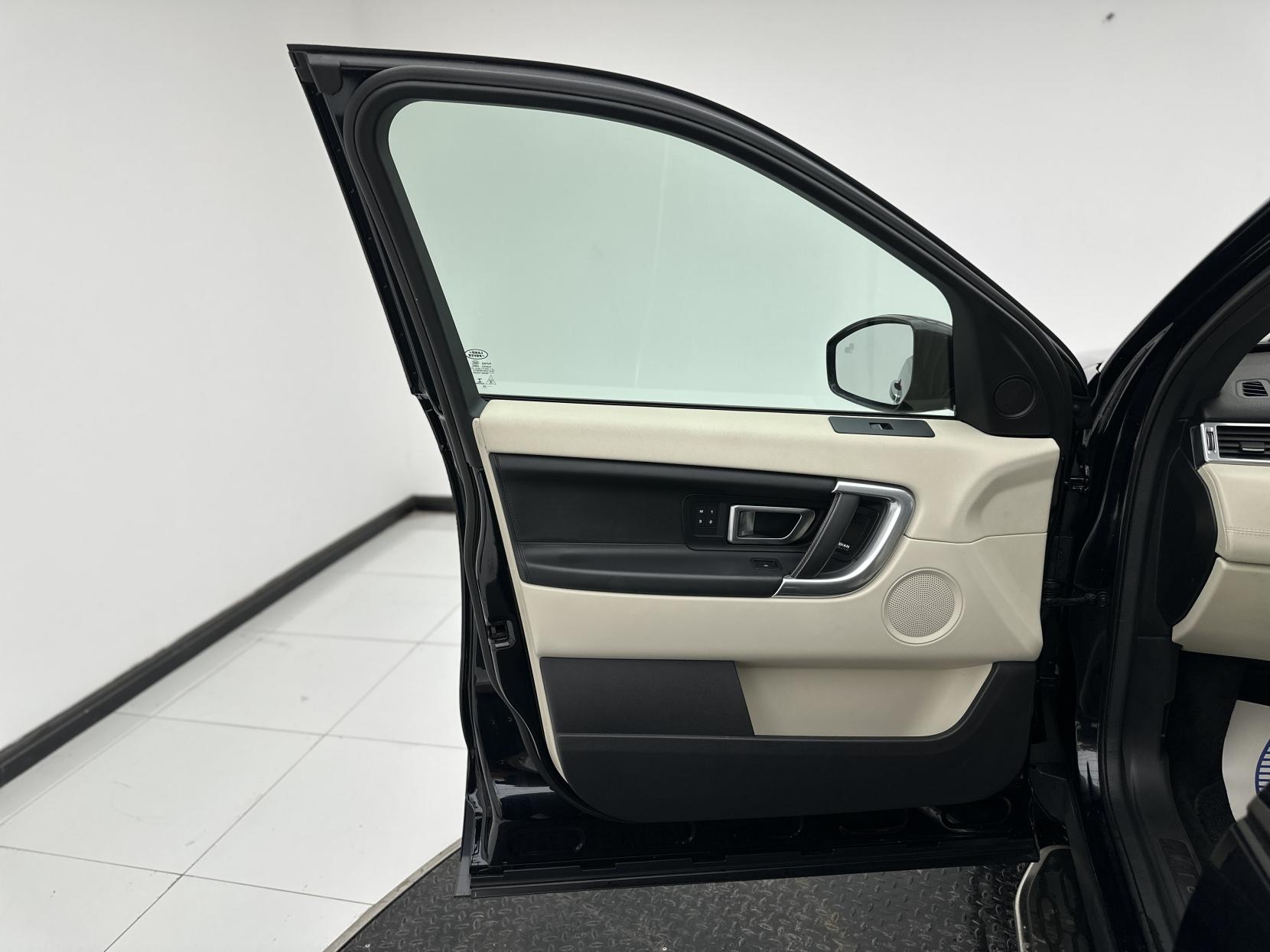 Land Rover Discovery Sport 2.0 TD4 HSE Luxury SUV 5dr Diesel Auto 4WD Euro 6 (s/s) (180 ps)