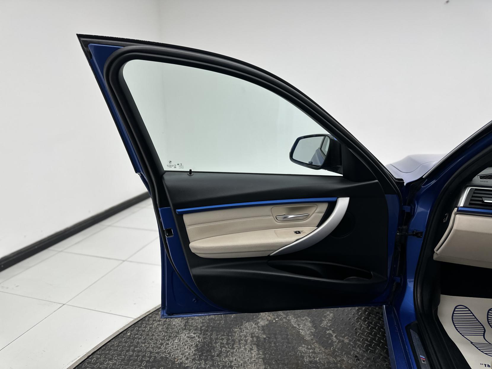 BMW 3 Series 2.0 330e 7.6kWh M Sport Saloon 4dr Petrol Plug-in Hybrid Auto Euro 6 (s/s) (252 ps)