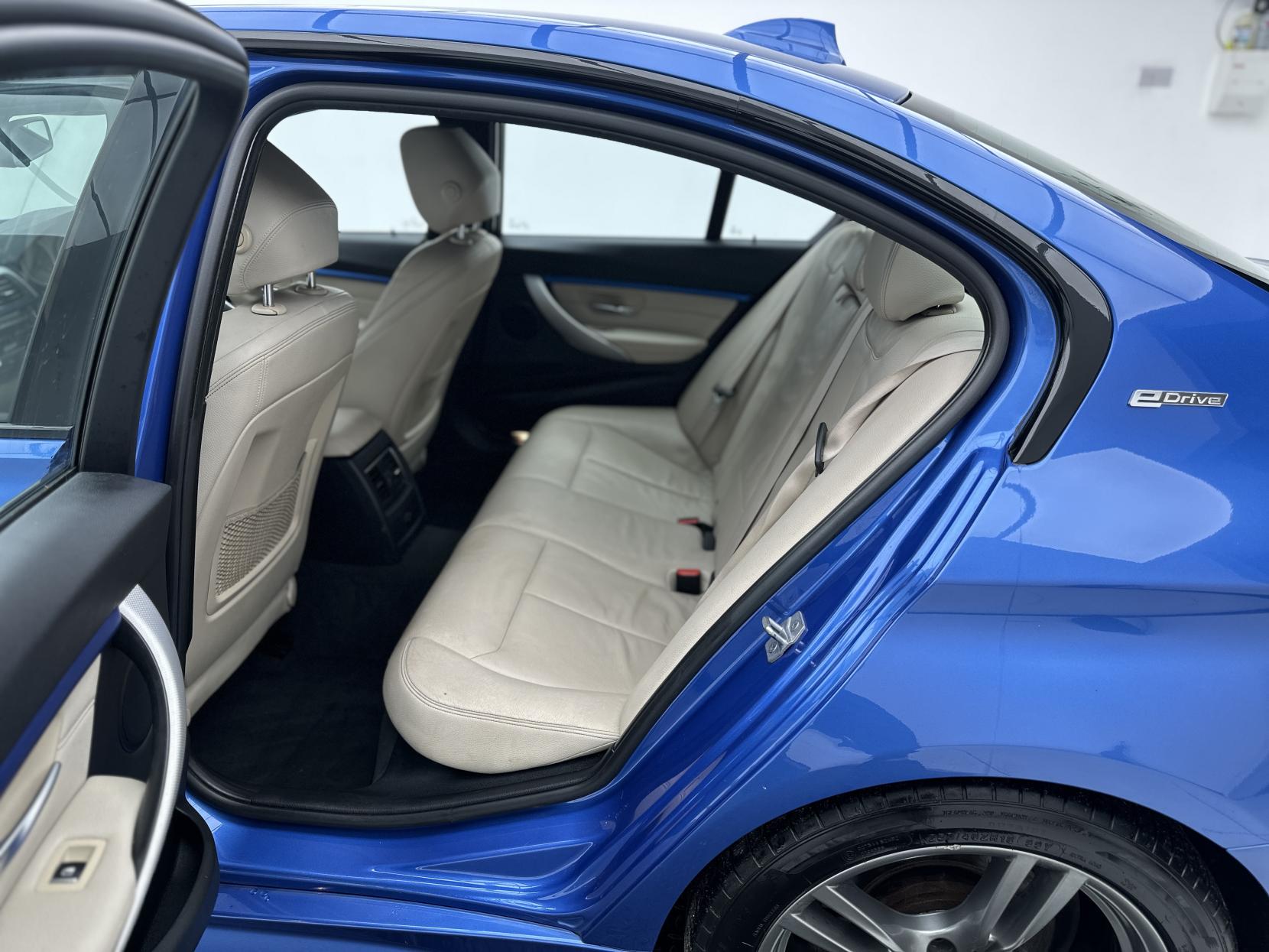 BMW 3 Series 2.0 330e 7.6kWh M Sport Saloon 4dr Petrol Plug-in Hybrid Auto Euro 6 (s/s) (252 ps)