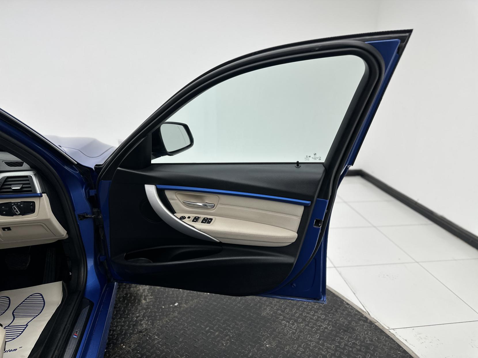 BMW 3 Series 2.0 330e 7.6kWh M Sport Saloon 4dr Petrol Plug-in Hybrid Auto Euro 6 (s/s) (252 ps)