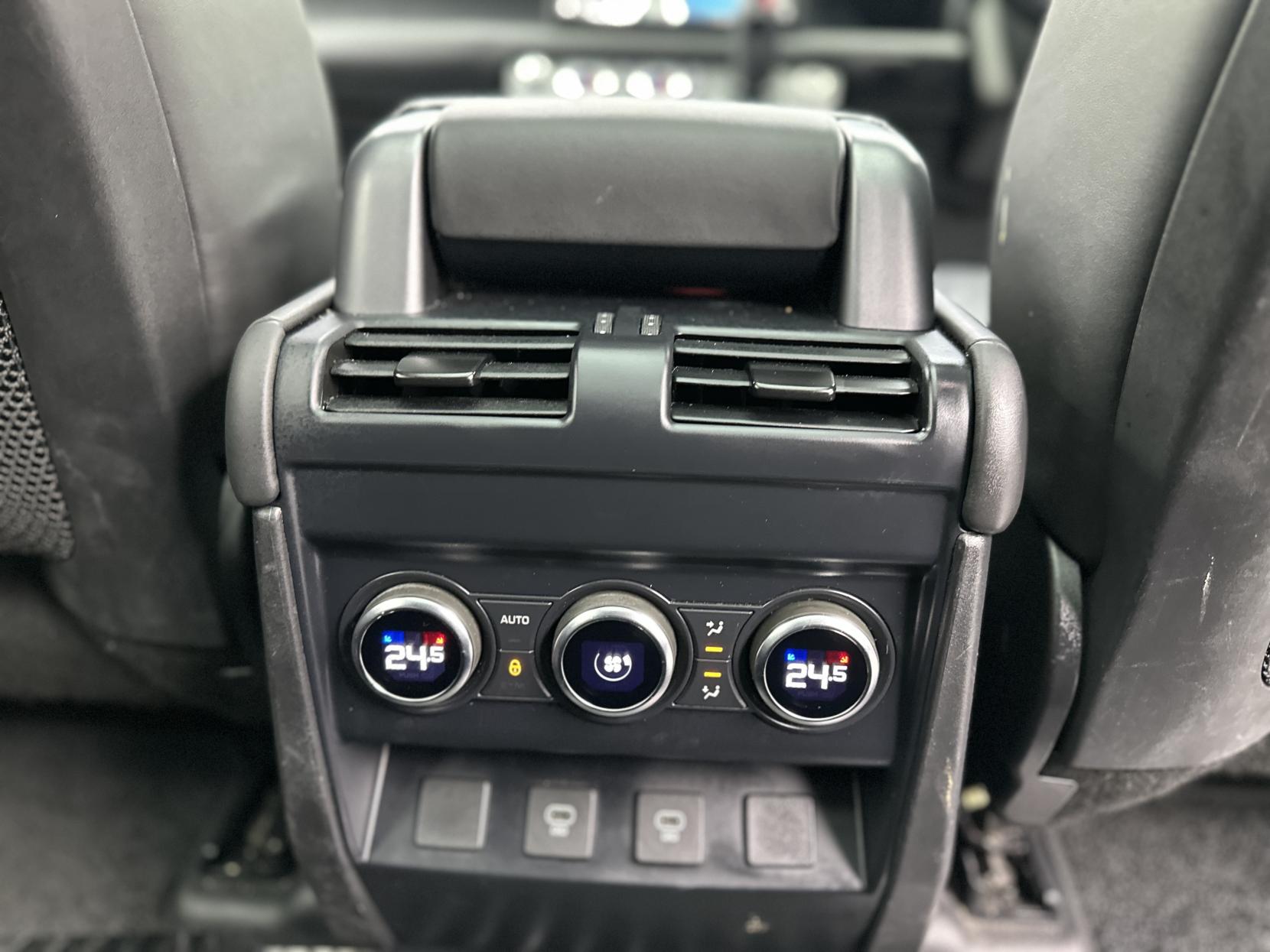 Land Rover Defender 110 3.0 D300 MHEV X-Dynamic HSE SUV 5dr Diesel Auto 4WD Euro 6 (s/s) (300 ps)