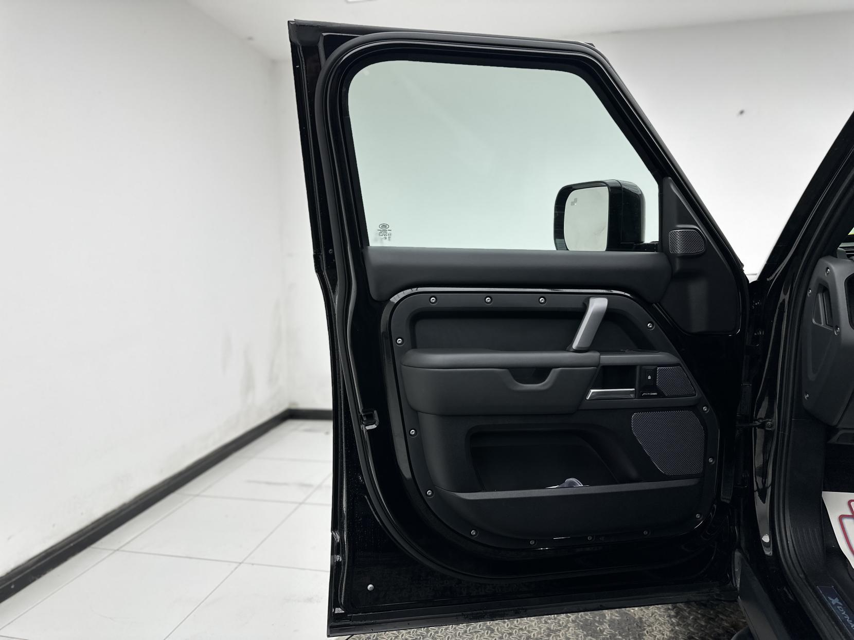 Land Rover Defender 110 3.0 D300 MHEV X-Dynamic HSE SUV 5dr Diesel Auto 4WD Euro 6 (s/s) (300 ps)