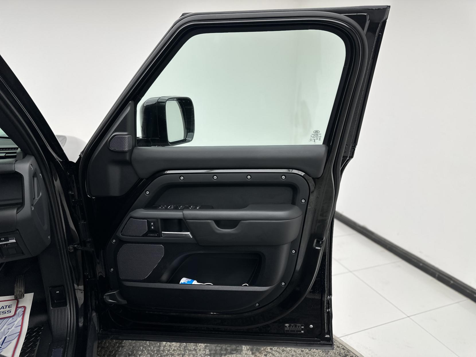 Land Rover Defender 110 3.0 D300 MHEV X-Dynamic HSE SUV 5dr Diesel Auto 4WD Euro 6 (s/s) (300 ps)