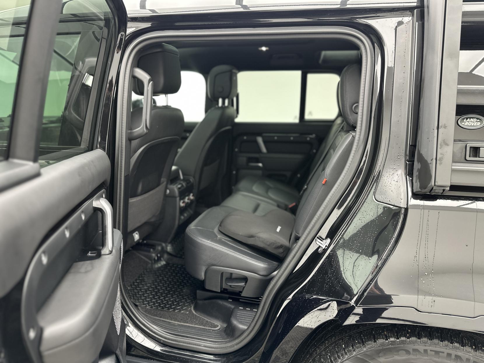 Land Rover Defender 110 3.0 D300 MHEV X-Dynamic HSE SUV 5dr Diesel Auto 4WD Euro 6 (s/s) (300 ps)