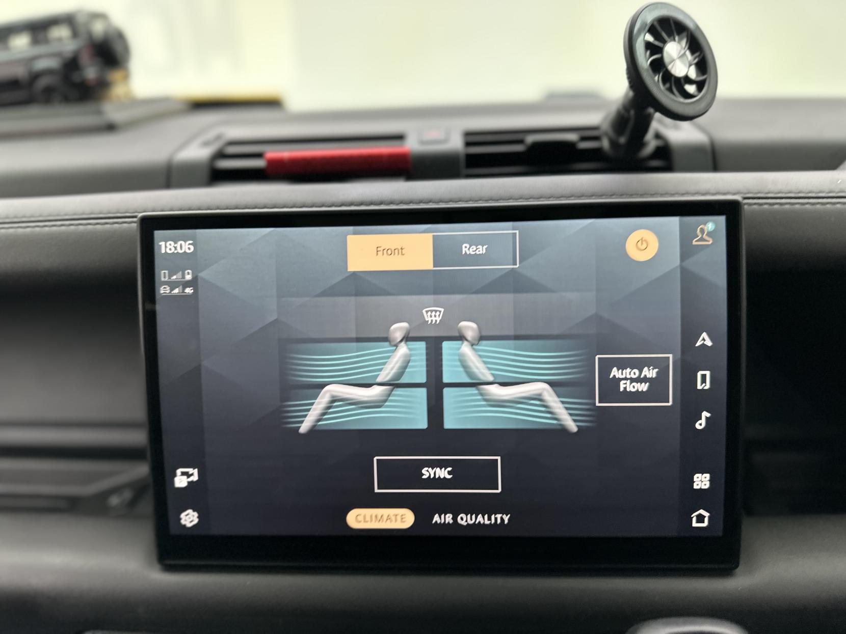 Land Rover Defender 110 3.0 D300 MHEV X-Dynamic HSE SUV 5dr Diesel Auto 4WD Euro 6 (s/s) (300 ps)