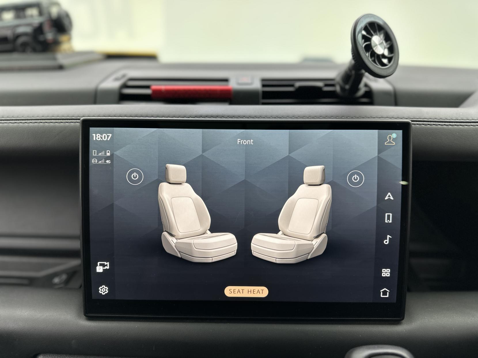 Land Rover Defender 110 3.0 D300 MHEV X-Dynamic HSE SUV 5dr Diesel Auto 4WD Euro 6 (s/s) (300 ps)