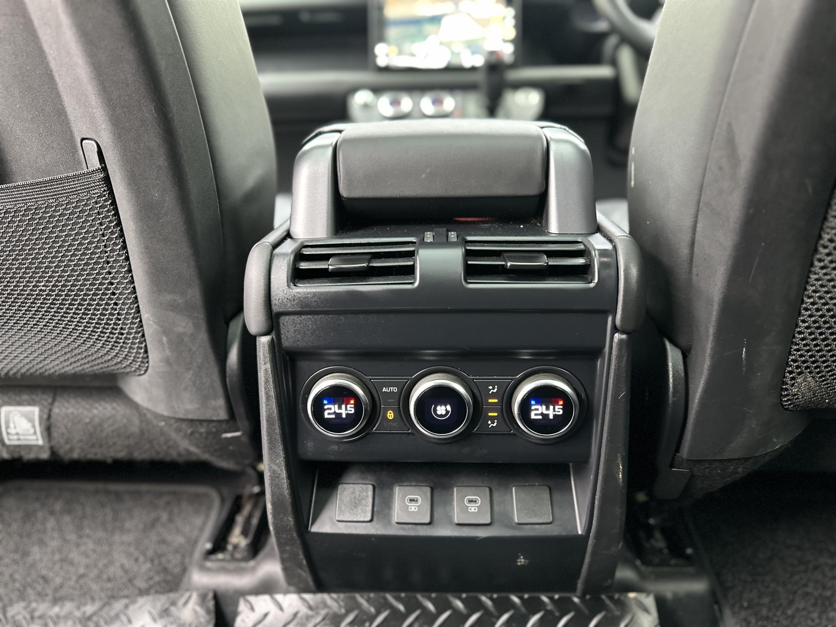 Land Rover Defender 110 3.0 D300 MHEV X-Dynamic HSE SUV 5dr Diesel Auto 4WD Euro 6 (s/s) (300 ps)