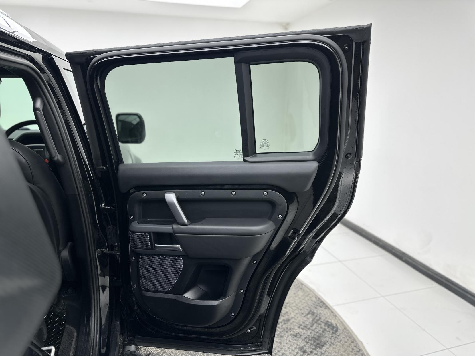 Land Rover Defender 110 3.0 D300 MHEV X-Dynamic HSE SUV 5dr Diesel Auto 4WD Euro 6 (s/s) (300 ps)