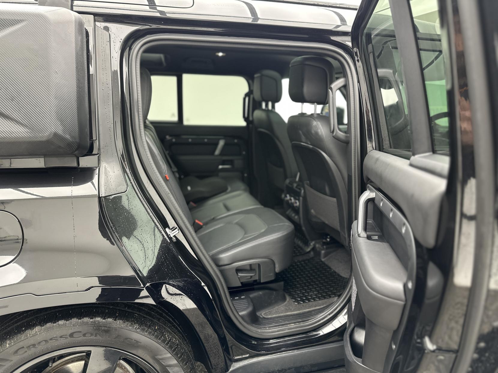 Land Rover Defender 110 3.0 D300 MHEV X-Dynamic HSE SUV 5dr Diesel Auto 4WD Euro 6 (s/s) (300 ps)