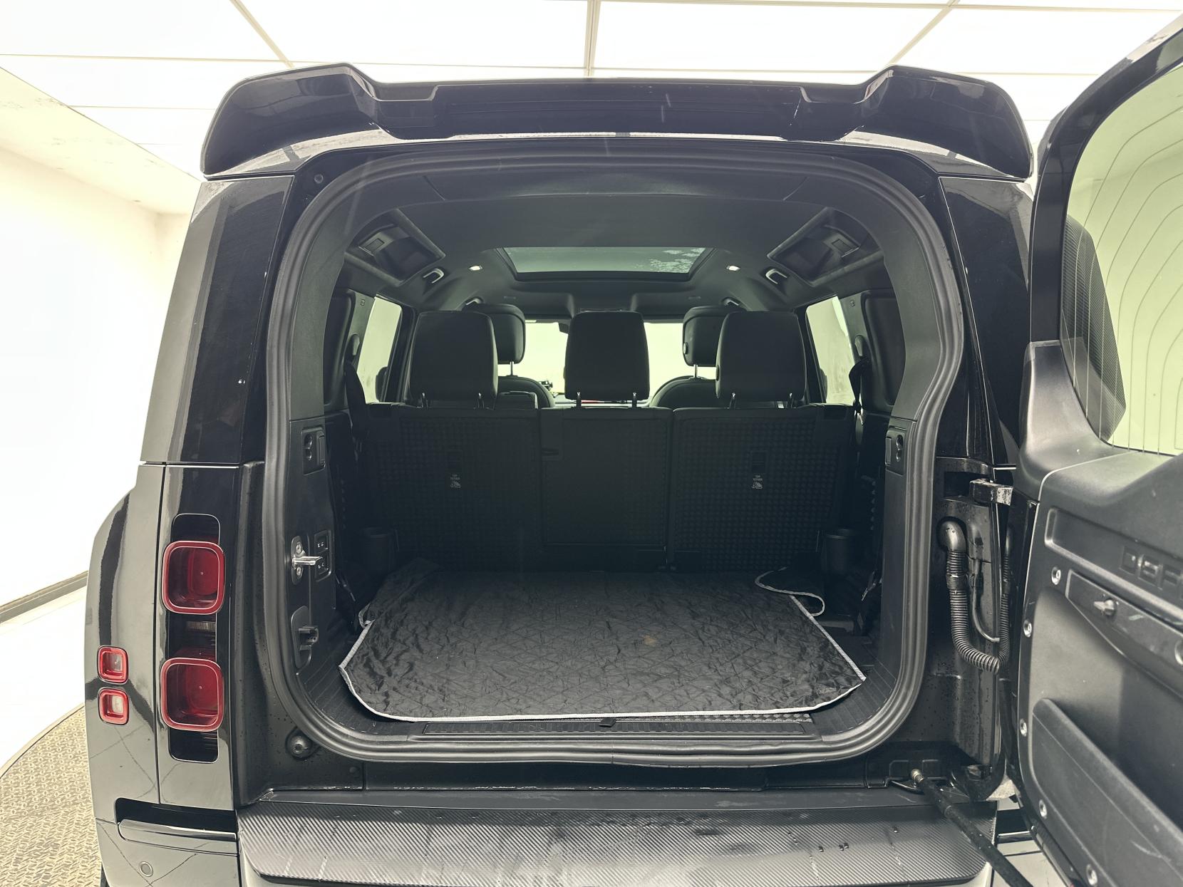 Land Rover Defender 110 3.0 D300 MHEV X-Dynamic HSE SUV 5dr Diesel Auto 4WD Euro 6 (s/s) (300 ps)