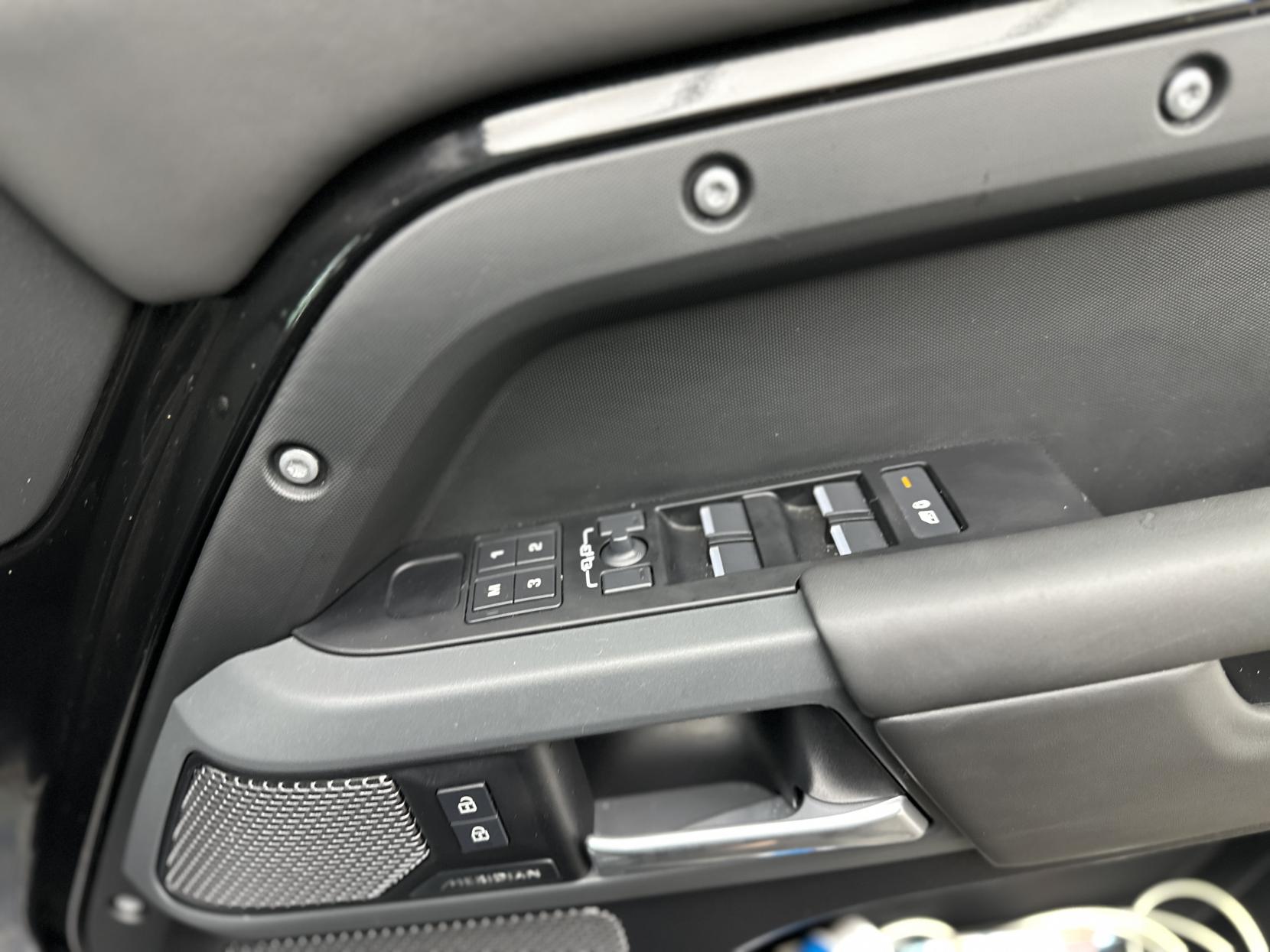 Land Rover Defender 110 3.0 D300 MHEV X-Dynamic HSE SUV 5dr Diesel Auto 4WD Euro 6 (s/s) (300 ps)