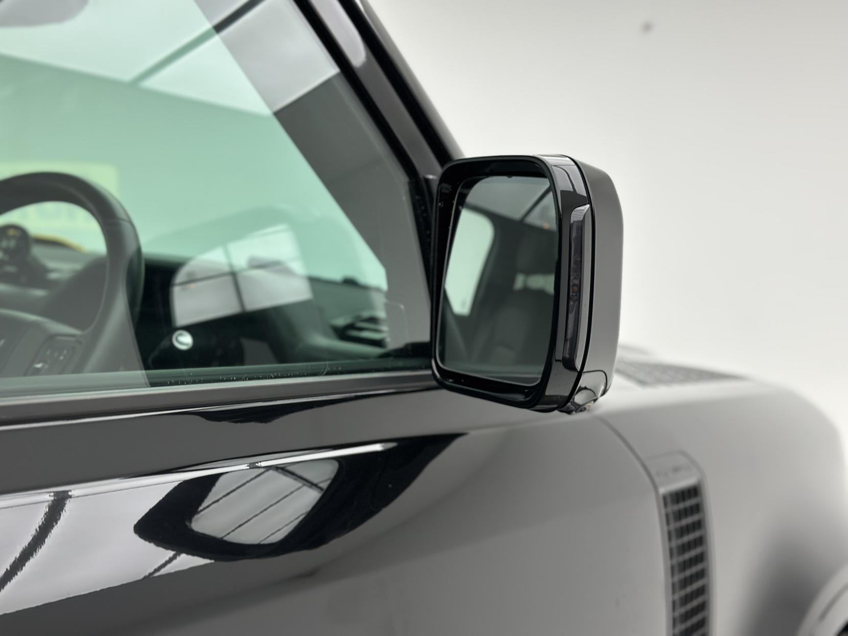 Land Rover Defender 110 3.0 D300 MHEV X-Dynamic HSE SUV 5dr Diesel Auto 4WD Euro 6 (s/s) (300 ps)