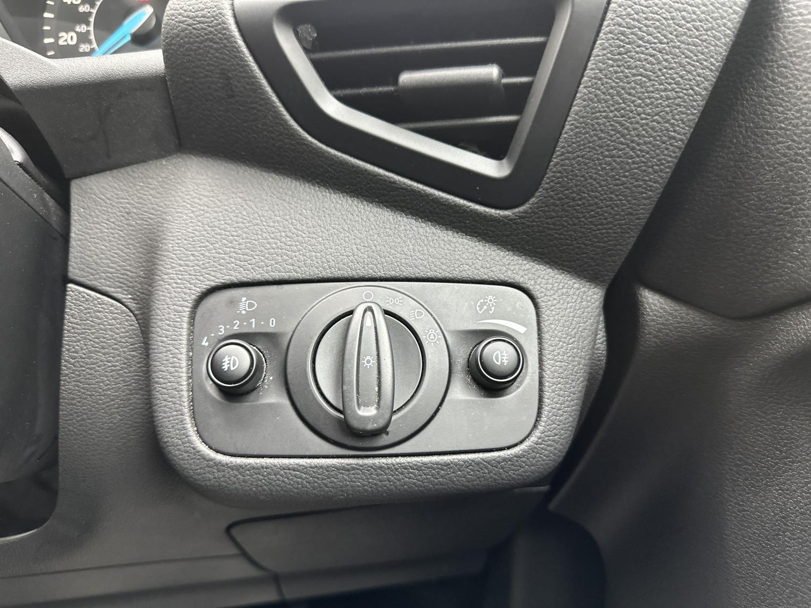 Ford C-Max 1.5 TDCi Titanium MPV 5dr Diesel Powershift Euro 6 (s/s) (120 ps)