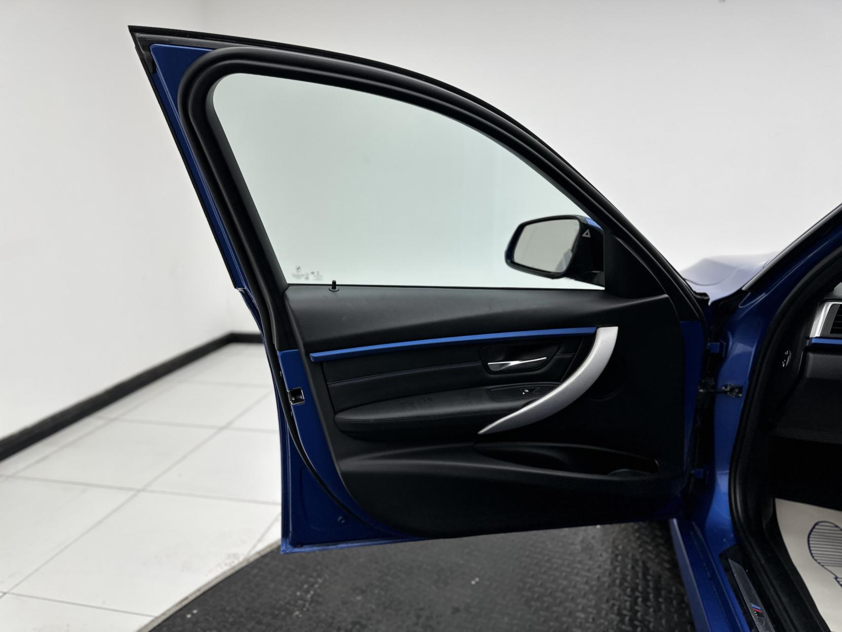 BMW 3 Series 2.0 330e 7.6kWh M Sport Saloon 4dr Petrol Plug-in Hybrid Auto Euro 6 (s/s) (252 ps)