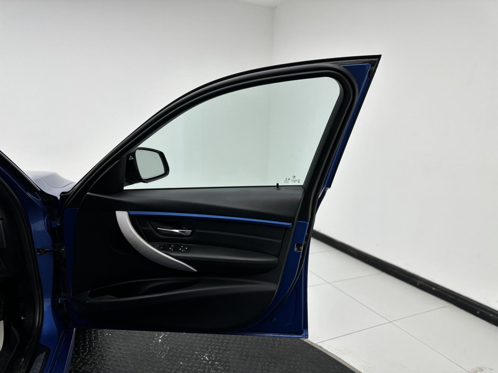 BMW 3 Series 2.0 330e 7.6kWh M Sport Saloon 4dr Petrol Plug-in Hybrid Auto Euro 6 (s/s) (252 ps)