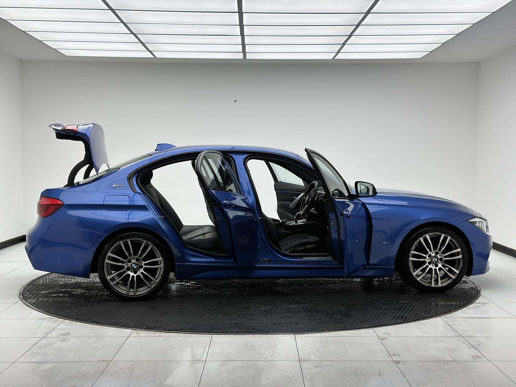 BMW 3 Series 2.0 330e 7.6kWh M Sport Saloon 4dr Petrol Plug-in Hybrid Auto Euro 6 (s/s) (252 ps)