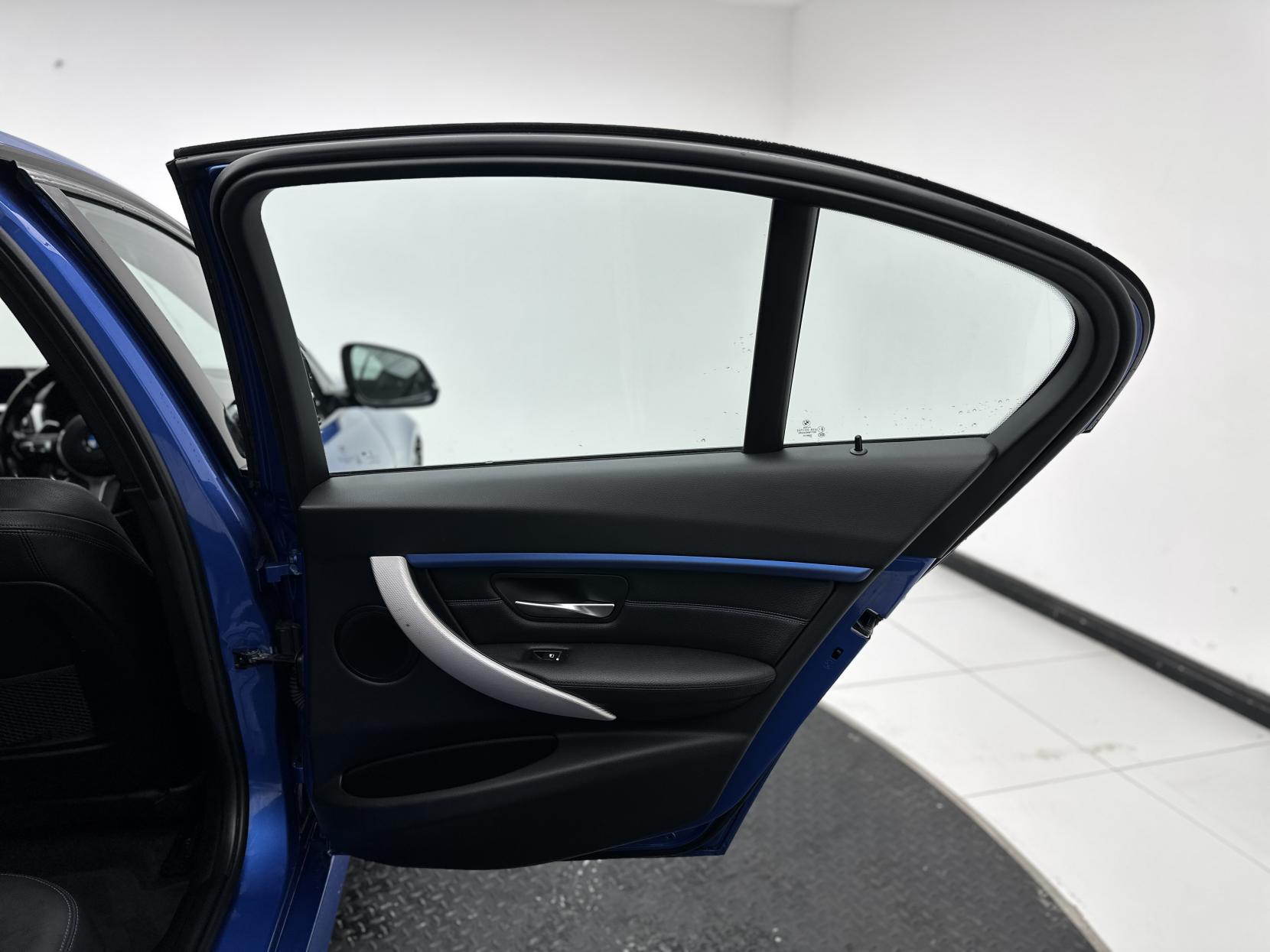 BMW 3 Series 2.0 330e 7.6kWh M Sport Saloon 4dr Petrol Plug-in Hybrid Auto Euro 6 (s/s) (252 ps)