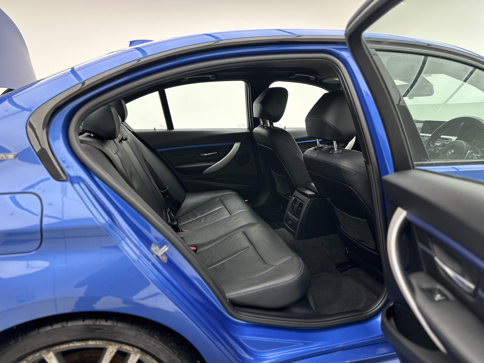 BMW 3 Series 2.0 330e 7.6kWh M Sport Saloon 4dr Petrol Plug-in Hybrid Auto Euro 6 (s/s) (252 ps)