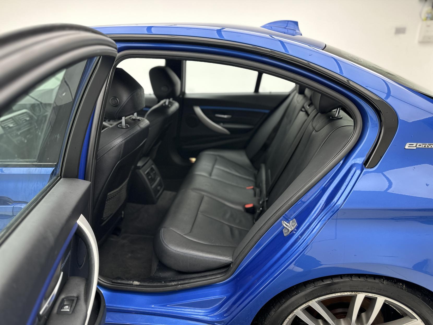 BMW 3 Series 2.0 330e 7.6kWh M Sport Saloon 4dr Petrol Plug-in Hybrid Auto Euro 6 (s/s) (252 ps)