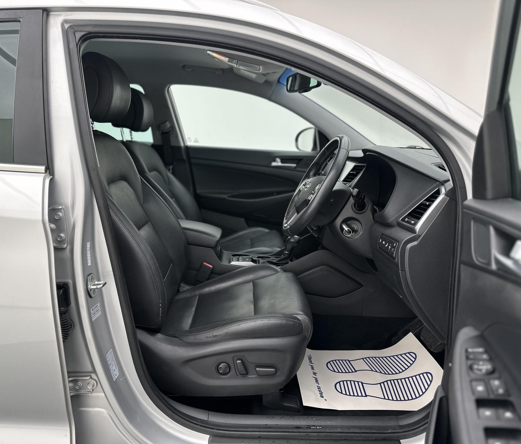 Hyundai TUCSON 2.0 CRDi Premium SUV 5dr Diesel Auto 4WD Euro 6 (136 ps)
