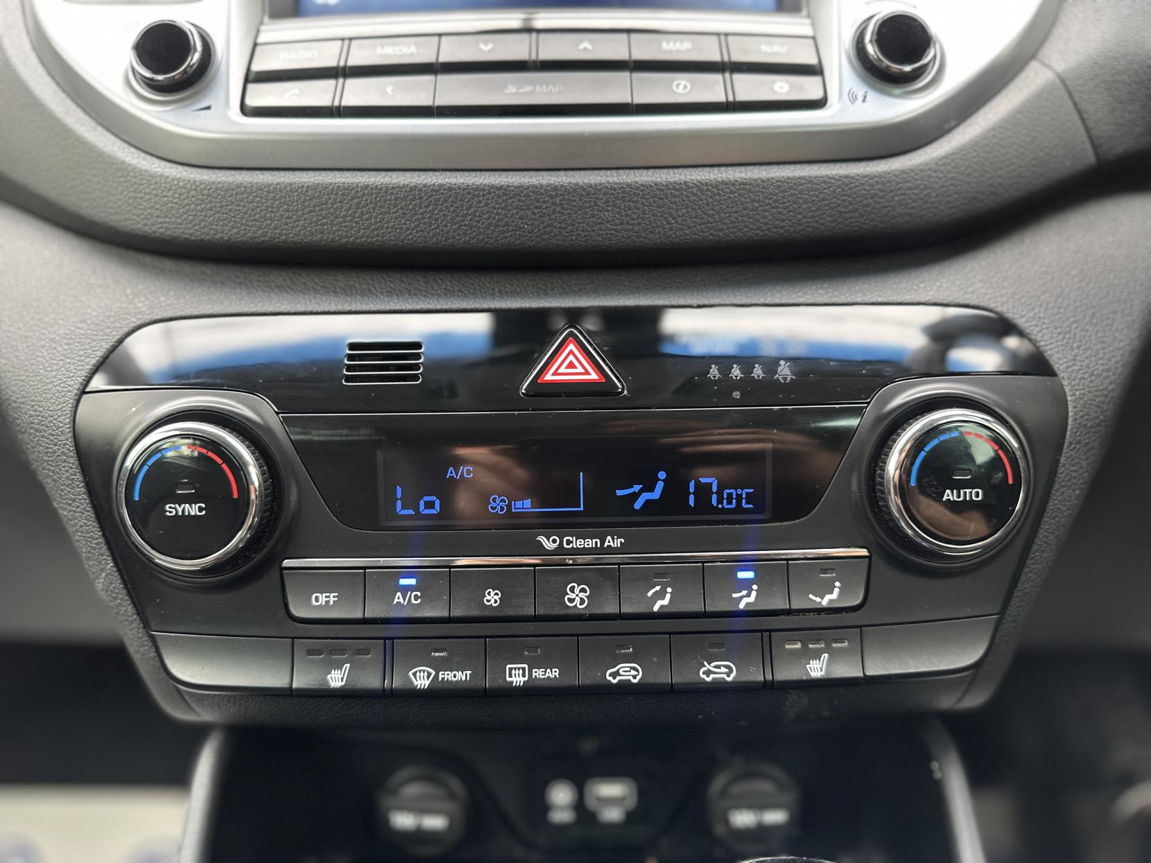 Hyundai TUCSON 2.0 CRDi Premium SUV 5dr Diesel Auto 4WD Euro 6 (136 ps)