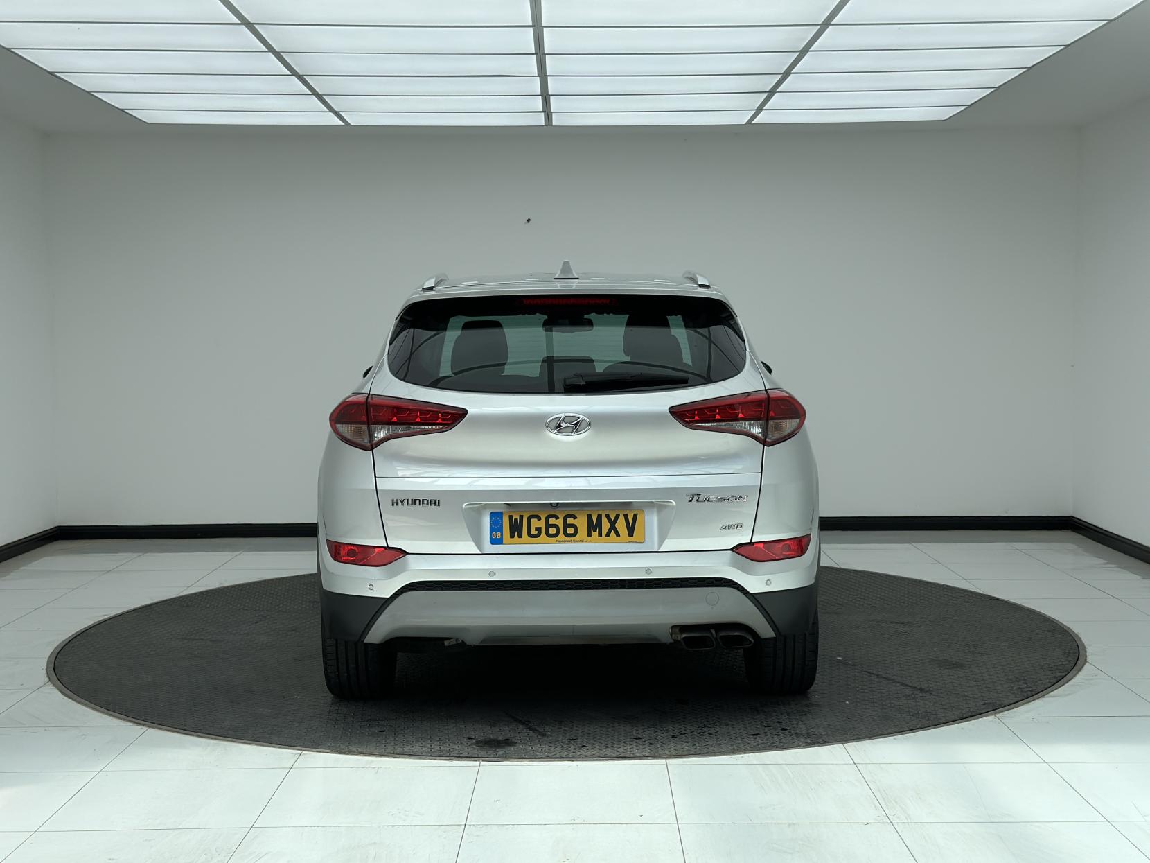 Hyundai TUCSON 2.0 CRDi Premium SUV 5dr Diesel Auto 4WD Euro 6 (136 ps)