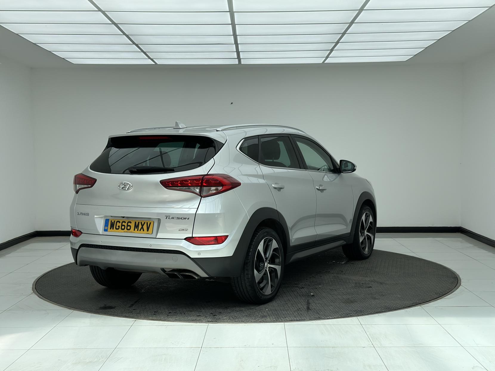 Hyundai TUCSON 2.0 CRDi Premium SUV 5dr Diesel Auto 4WD Euro 6 (136 ps)