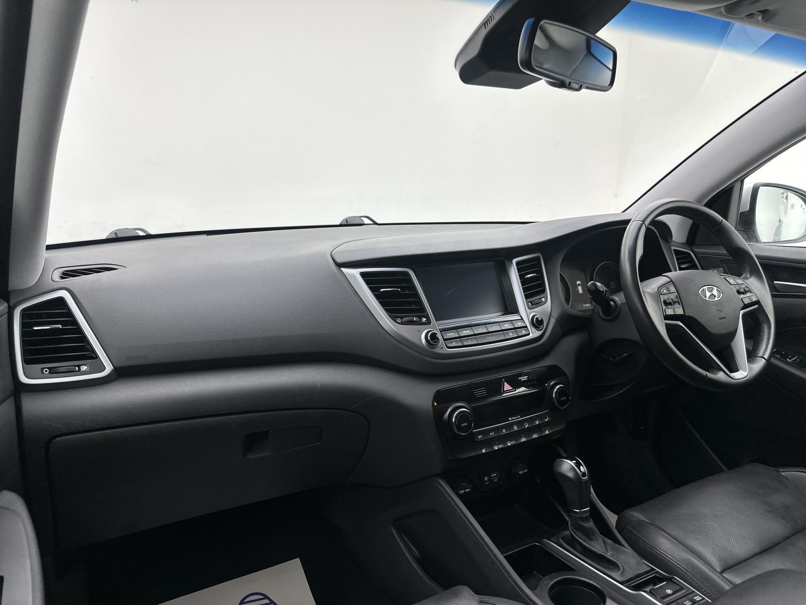 Hyundai TUCSON 2.0 CRDi Premium SUV 5dr Diesel Auto 4WD Euro 6 (136 ps)