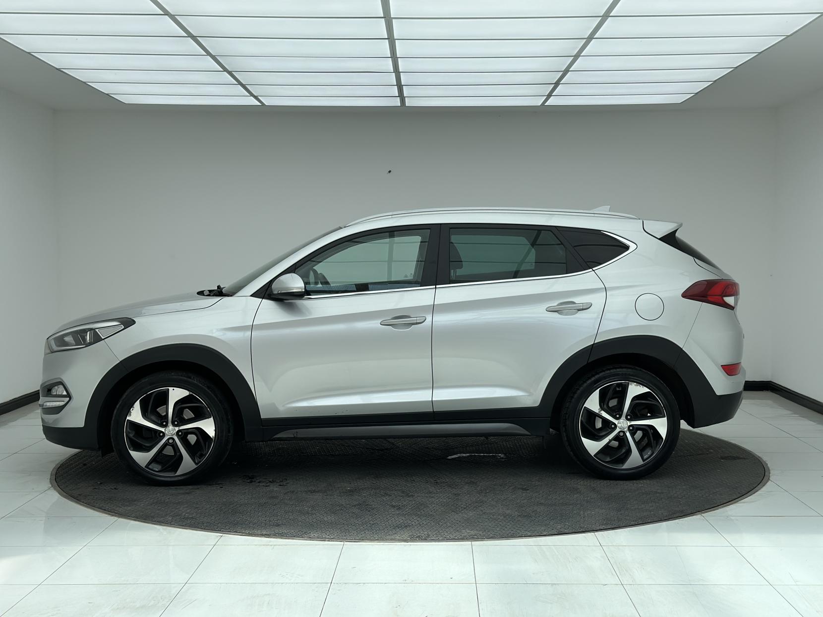 Hyundai TUCSON 2.0 CRDi Premium SUV 5dr Diesel Auto 4WD Euro 6 (136 ps)