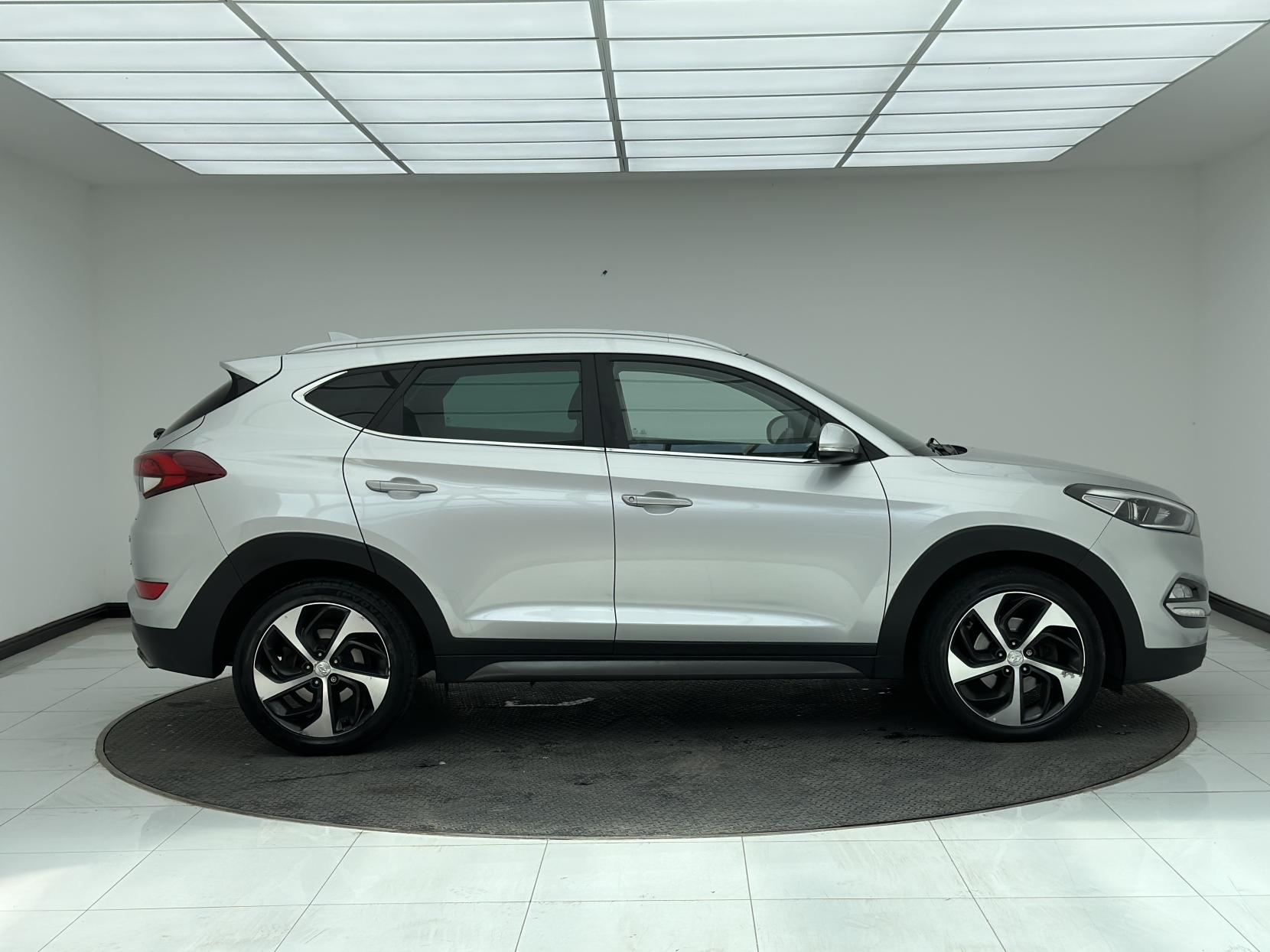 Hyundai TUCSON 2.0 CRDi Premium SUV 5dr Diesel Auto 4WD Euro 6 (136 ps)