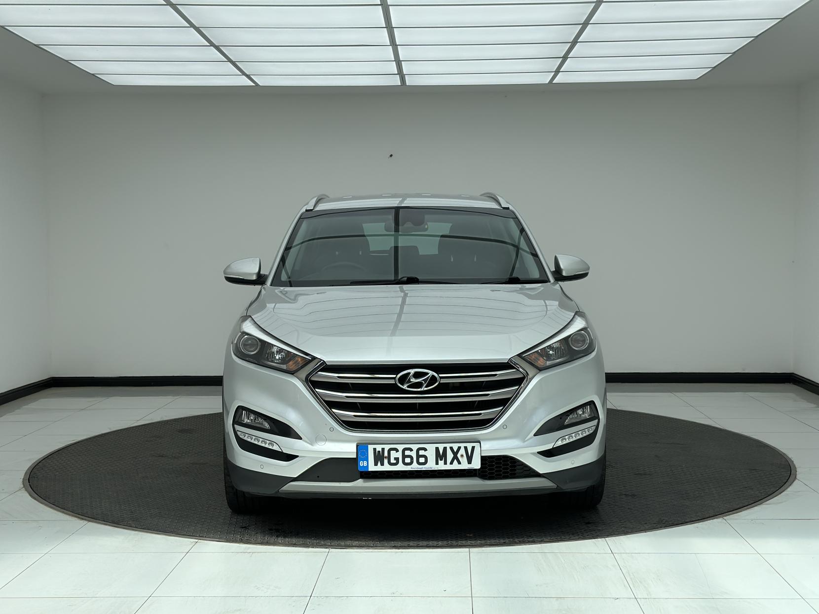 Hyundai TUCSON 2.0 CRDi Premium SUV 5dr Diesel Auto 4WD Euro 6 (136 ps)
