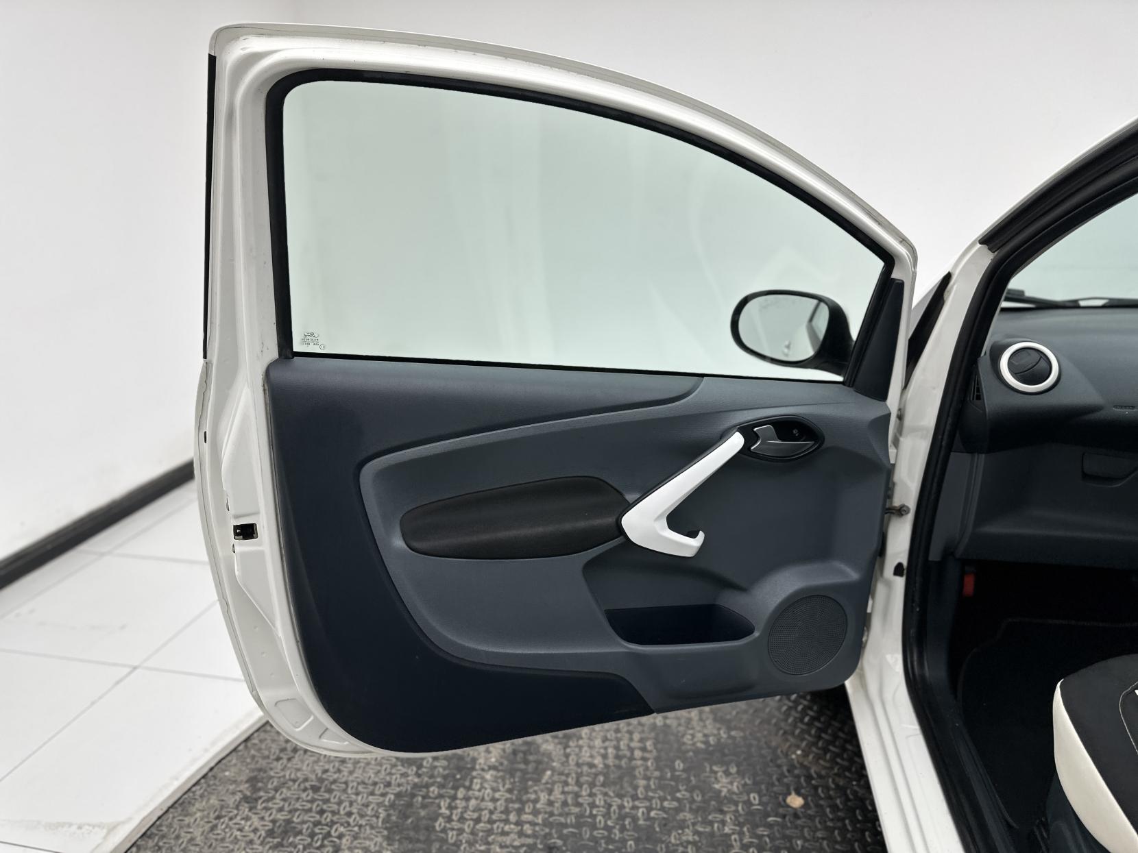 Ford Ka 1.2 Zetec White Edition Hatchback 3dr Petrol Manual Euro 6 (s/s) (69 ps)