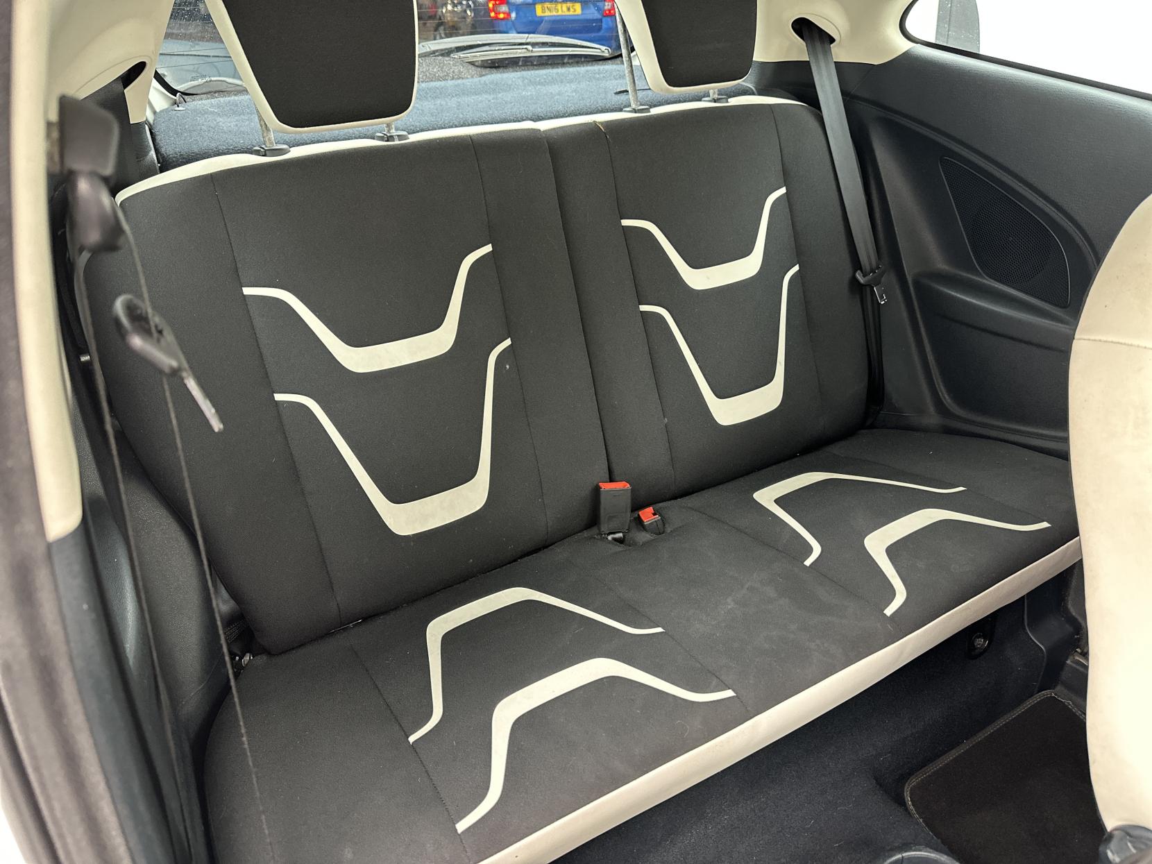 Ford Ka 1.2 Zetec White Edition Hatchback 3dr Petrol Manual Euro 6 (s/s) (69 ps)