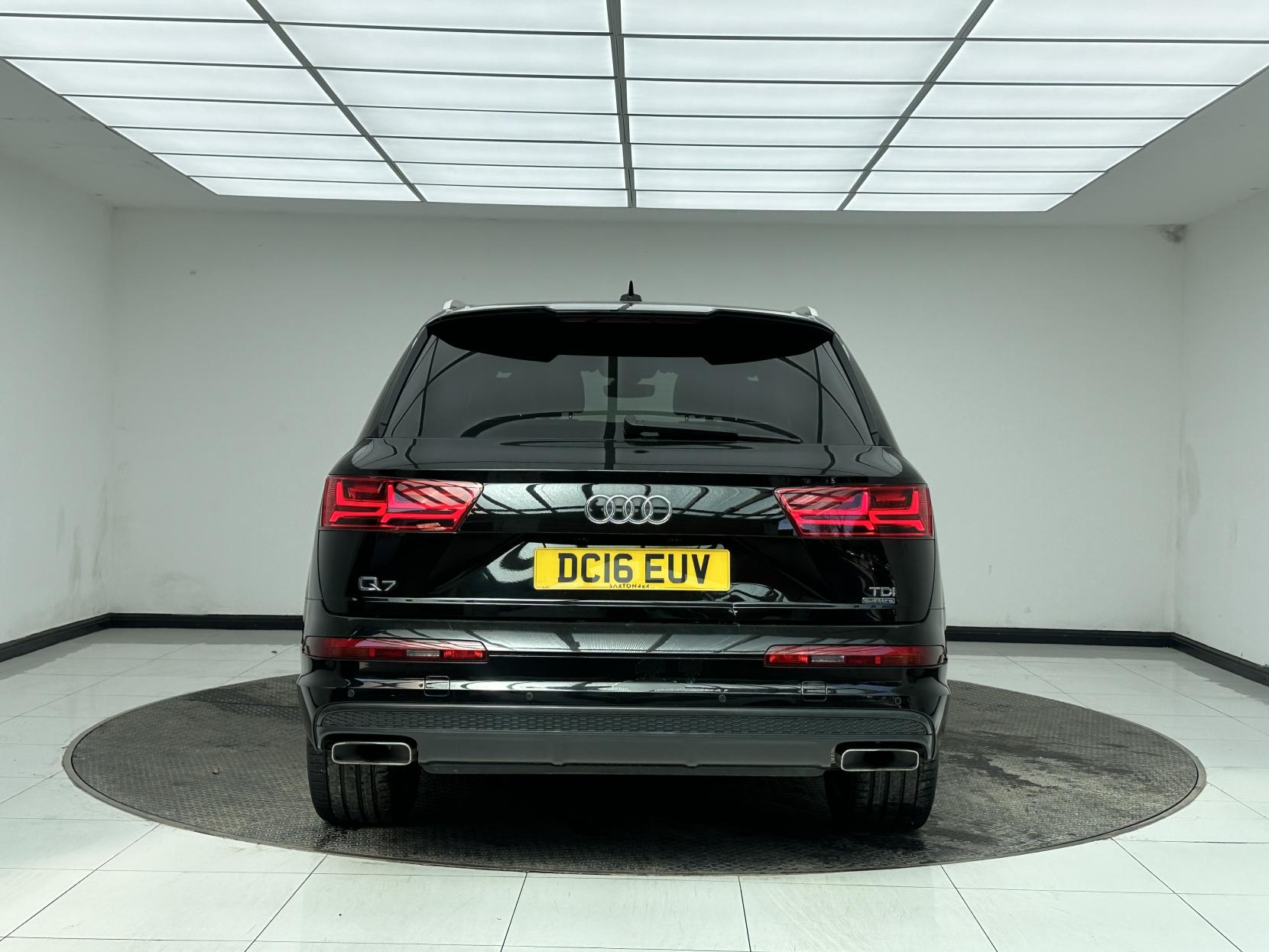 Audi Q7 3.0 TDI V6 S line SUV 5dr Diesel Tiptronic quattro Euro 6 (s/s) (218 ps)