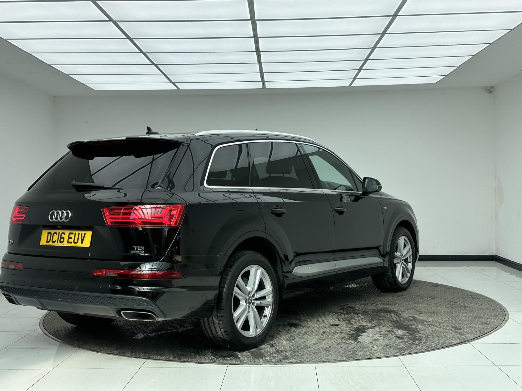 Audi Q7 3.0 TDI V6 S line SUV 5dr Diesel Tiptronic quattro Euro 6 (s/s) (218 ps)
