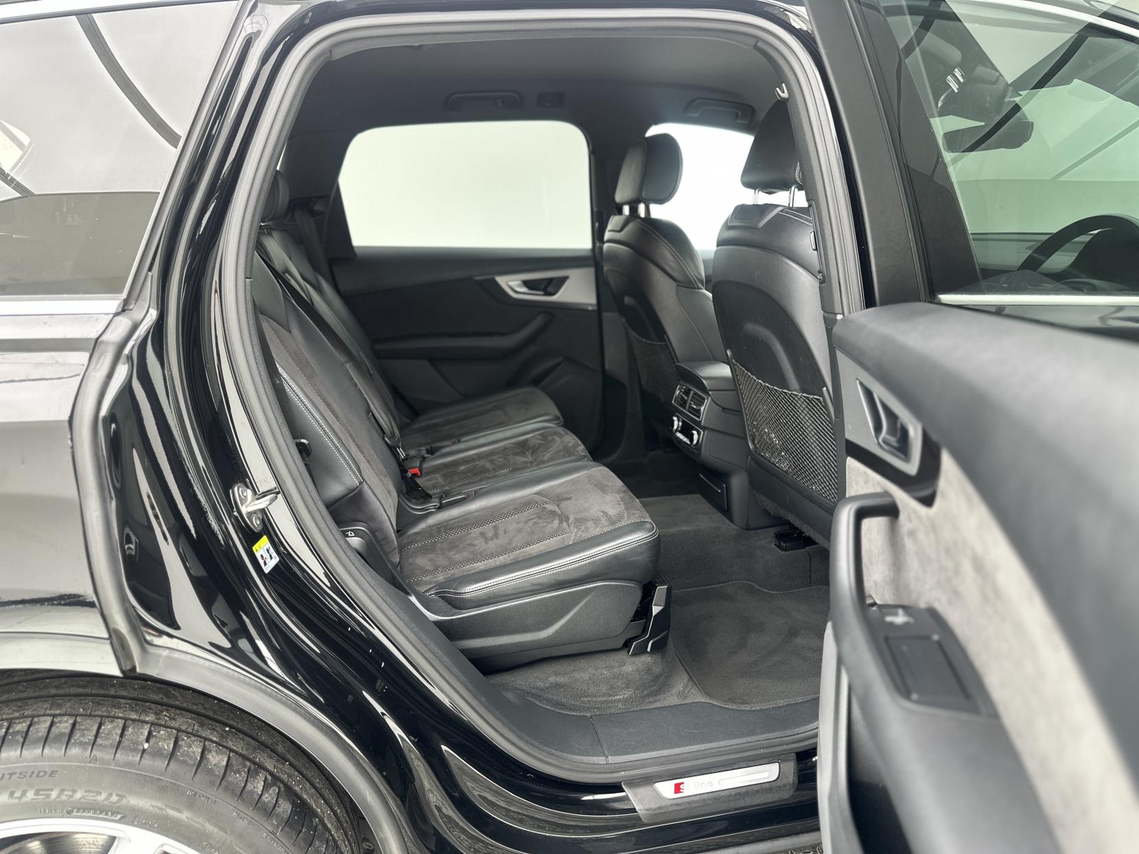 Audi Q7 3.0 TDI V6 S line SUV 5dr Diesel Tiptronic quattro Euro 6 (s/s) (218 ps)