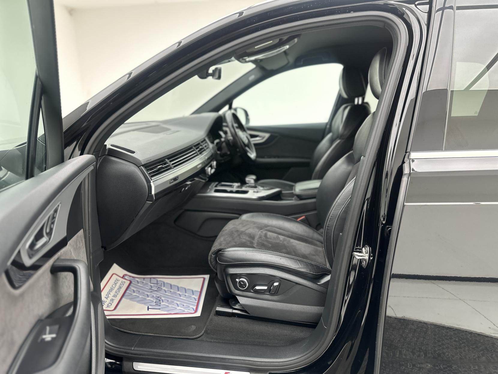 Audi Q7 3.0 TDI V6 S line SUV 5dr Diesel Tiptronic quattro Euro 6 (s/s) (218 ps)