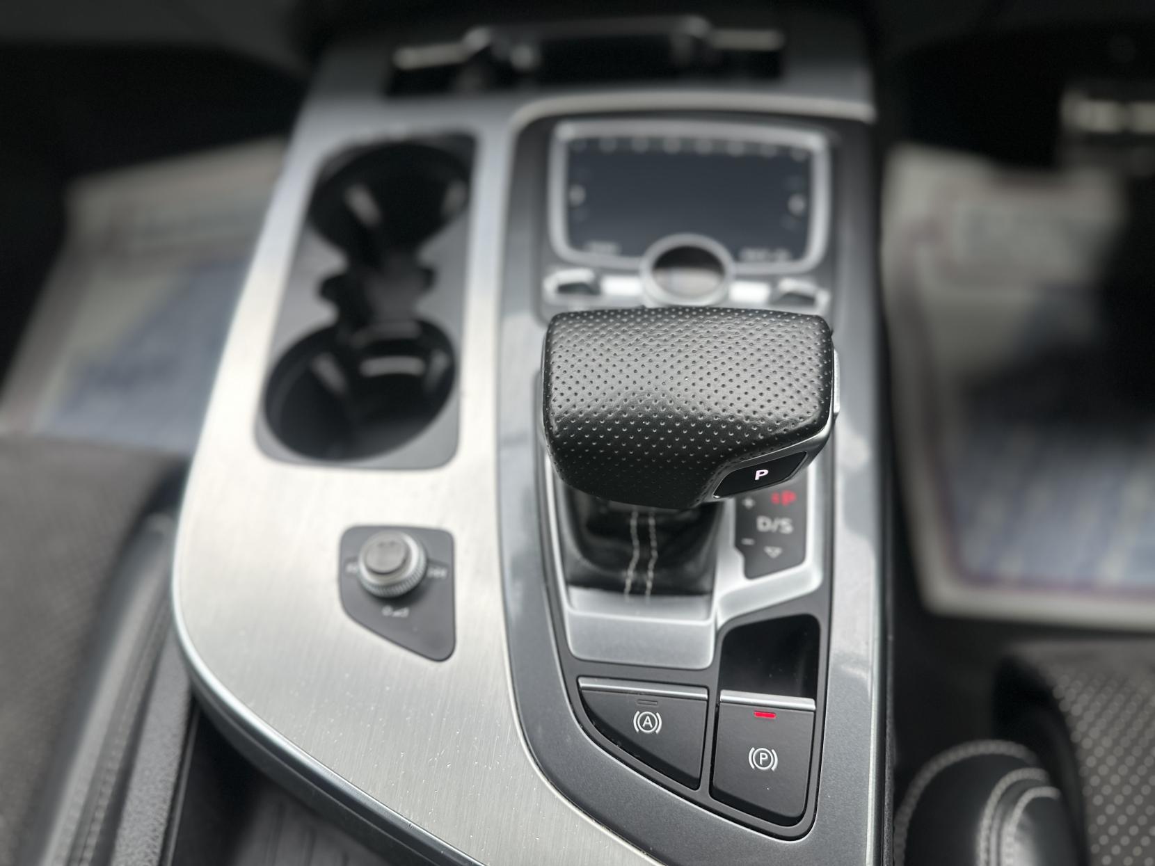 Audi Q7 3.0 TDI V6 S line SUV 5dr Diesel Tiptronic quattro Euro 6 (s/s) (218 ps)