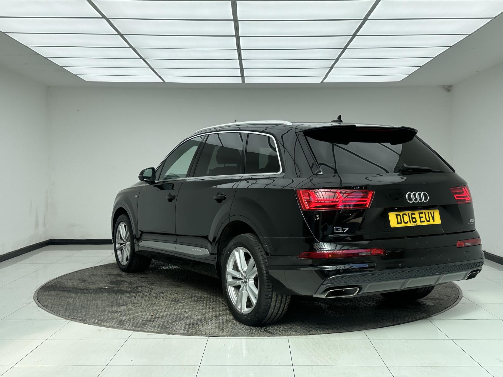 Audi Q7 3.0 TDI V6 S line SUV 5dr Diesel Tiptronic quattro Euro 6 (s/s) (218 ps)