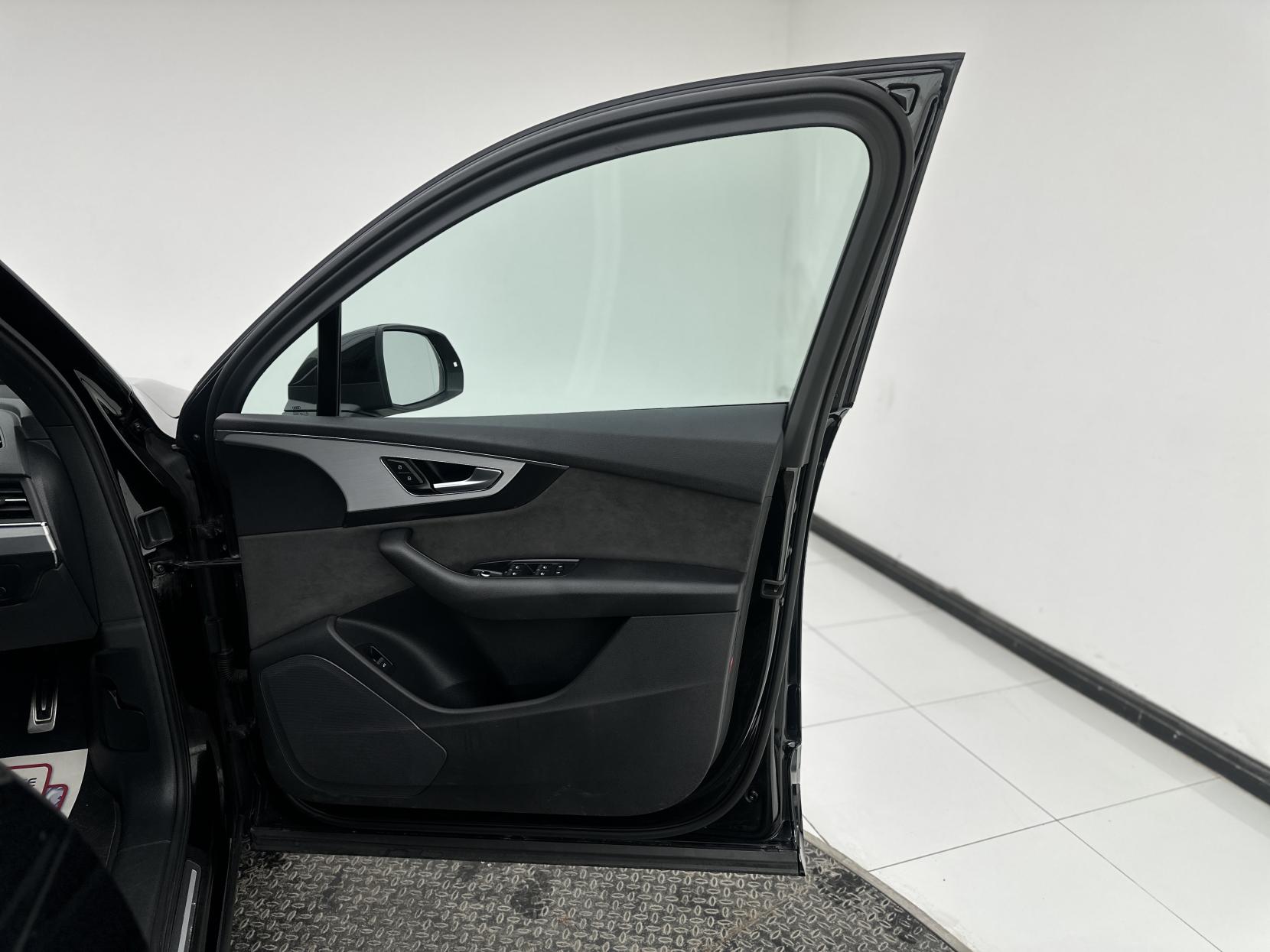 Audi Q7 3.0 TDI V6 S line SUV 5dr Diesel Tiptronic quattro Euro 6 (s/s) (218 ps)