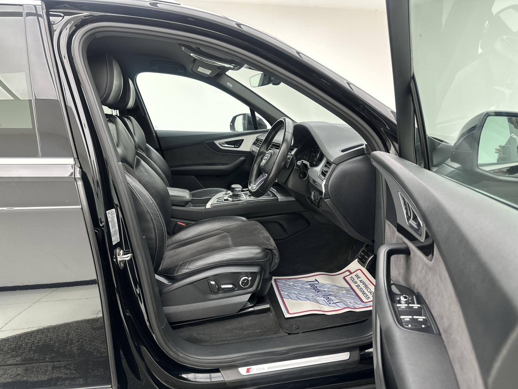Audi Q7 3.0 TDI V6 S line SUV 5dr Diesel Tiptronic quattro Euro 6 (s/s) (218 ps)