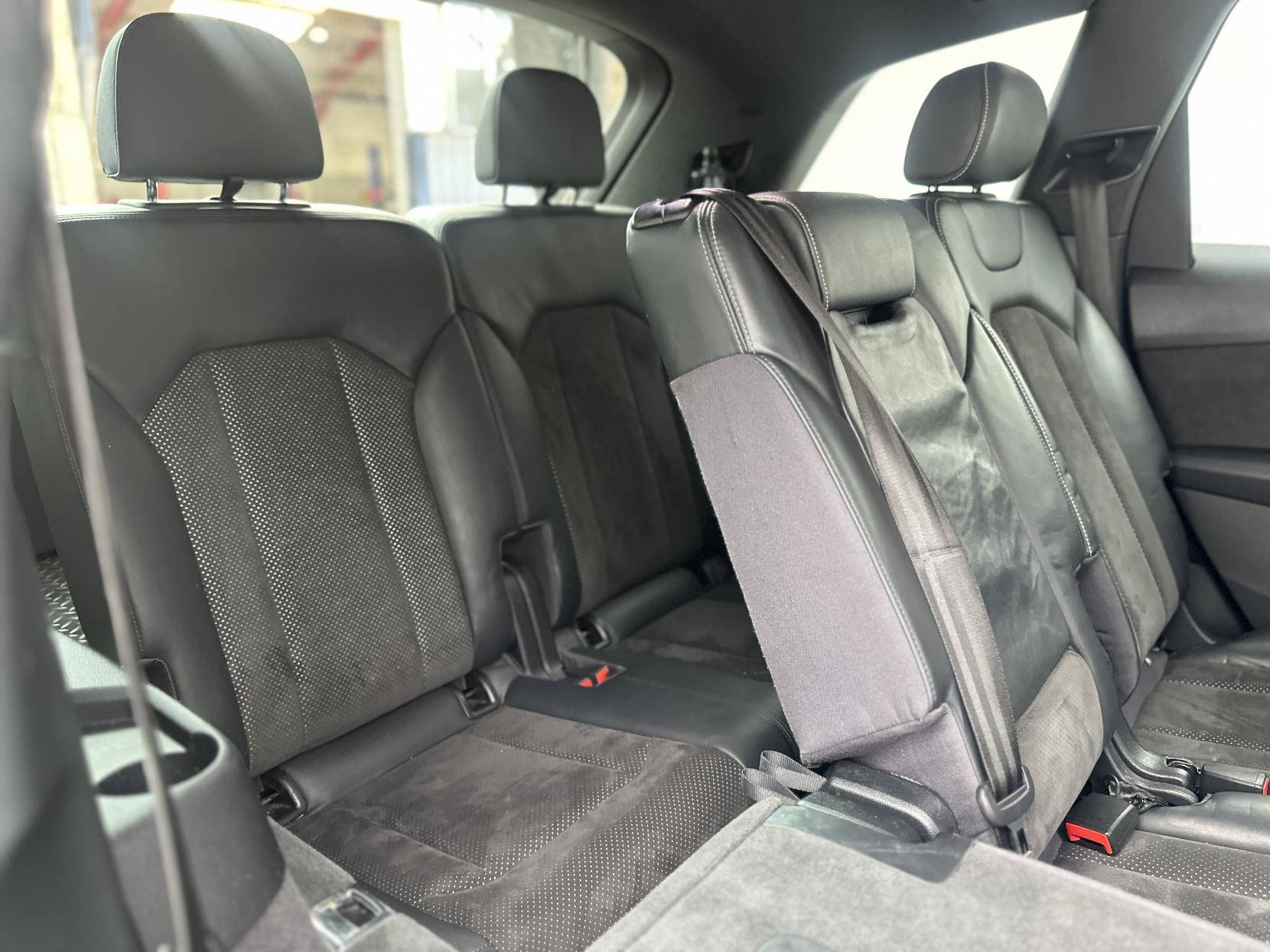 Audi Q7 3.0 TDI V6 S line SUV 5dr Diesel Tiptronic quattro Euro 6 (s/s) (218 ps)