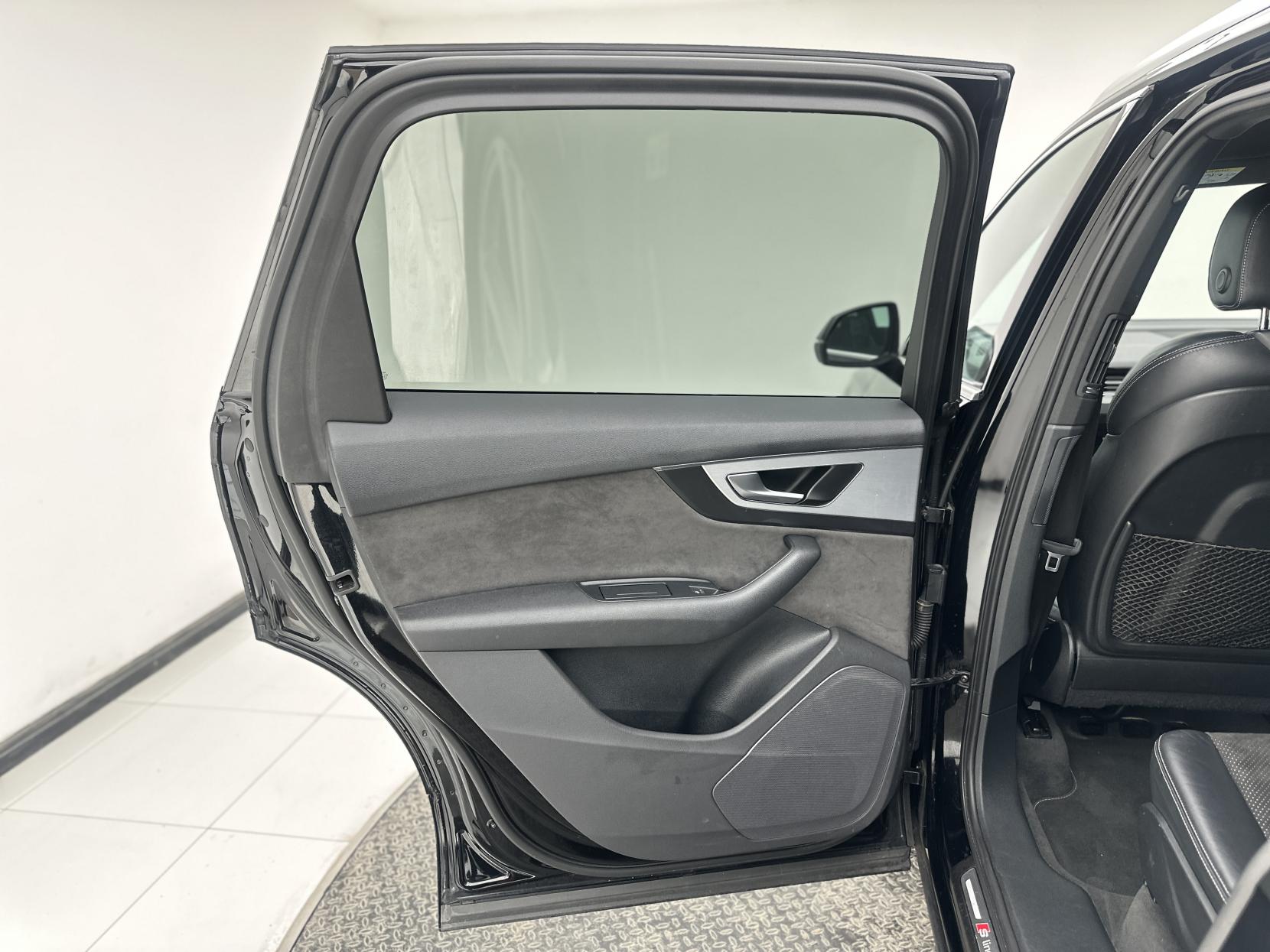 Audi Q7 3.0 TDI V6 S line SUV 5dr Diesel Tiptronic quattro Euro 6 (s/s) (218 ps)