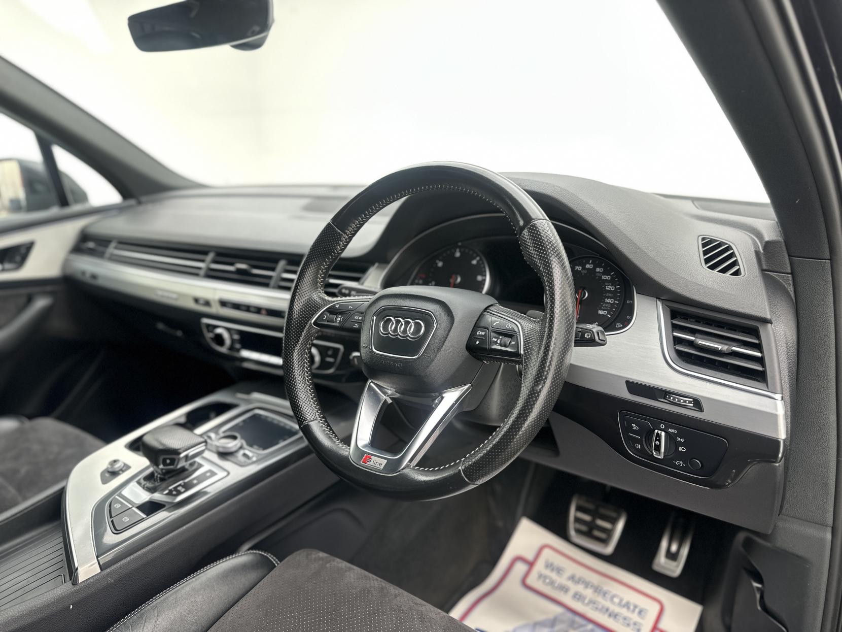 Audi Q7 3.0 TDI V6 S line SUV 5dr Diesel Tiptronic quattro Euro 6 (s/s) (218 ps)