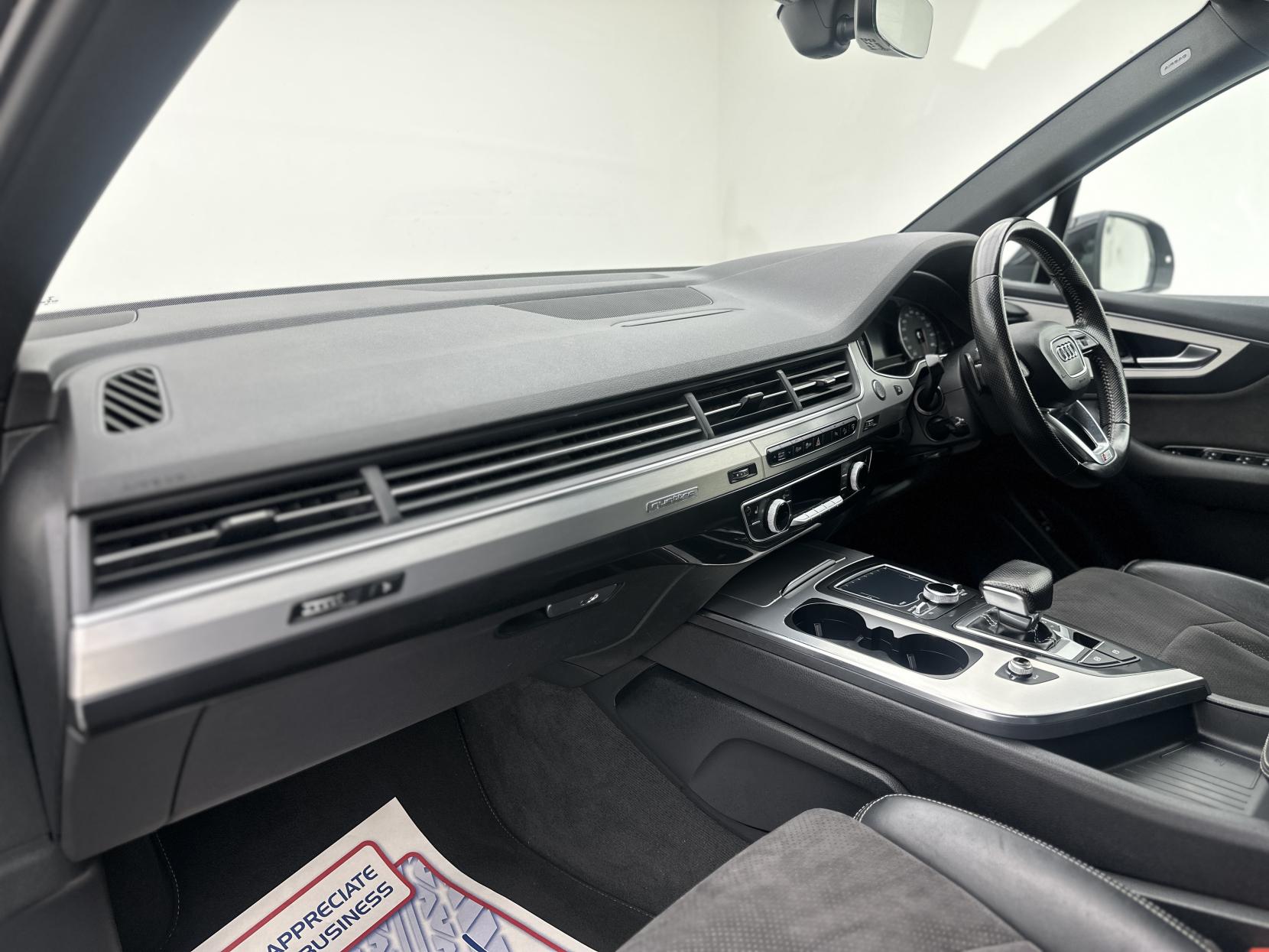 Audi Q7 3.0 TDI V6 S line SUV 5dr Diesel Tiptronic quattro Euro 6 (s/s) (218 ps)
