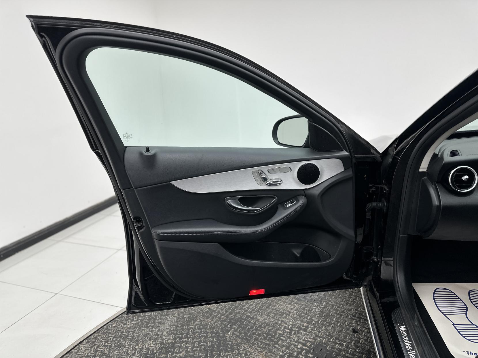 Mercedes-Benz C Class 2.0 C350e 6.4kWh Sport (Premium) Saloon 4dr Petrol Plug-in Hybrid G-Tronic+ Euro 6 (s/s) (293 ps)