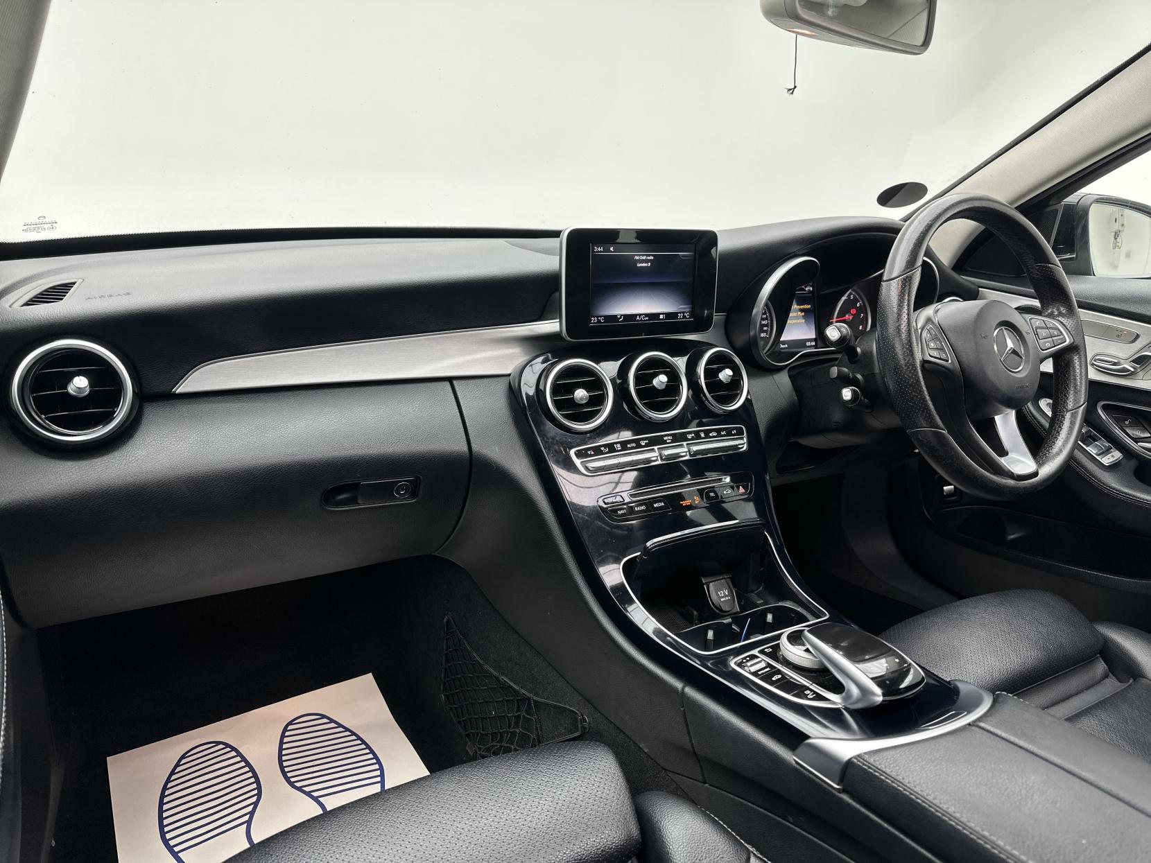 Mercedes-Benz C Class 2.0 C350e 6.4kWh Sport (Premium) Saloon 4dr Petrol Plug-in Hybrid G-Tronic+ Euro 6 (s/s) (293 ps)